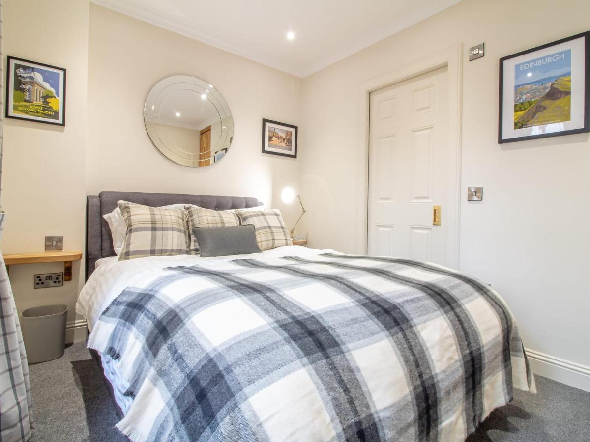אדינבורו Luxury Royal Mile Apartment By The Castle - Sleeps 4 מראה חיצוני תמונה
